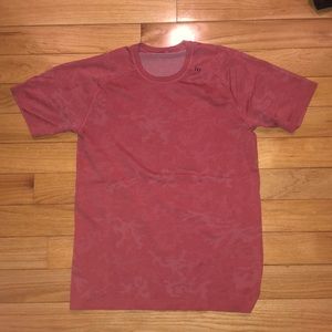 Men’s medium lulu lemon metal vent shirt (red camo